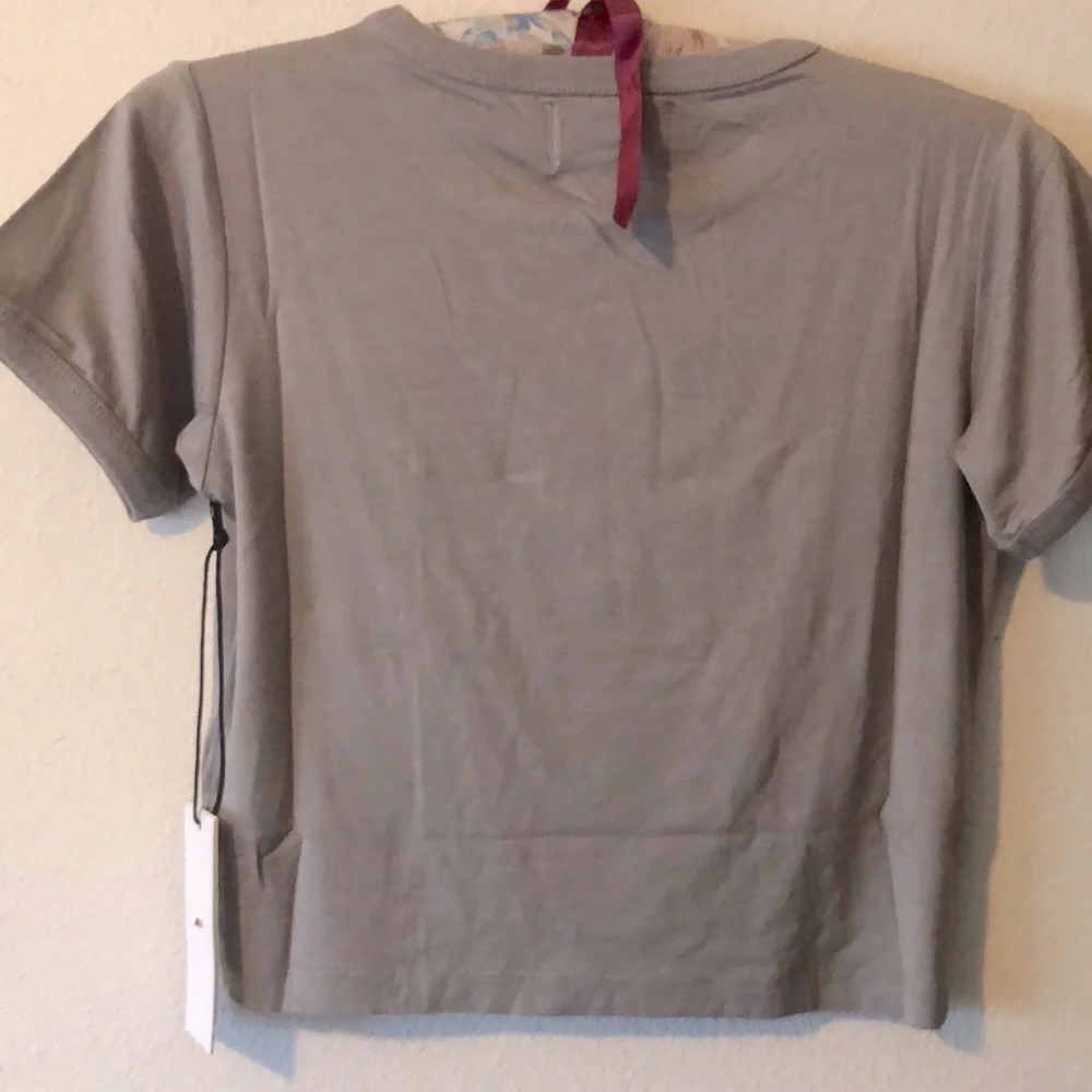 Honor the Gift Women’s crop tee size Small New!
